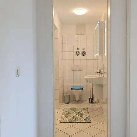 Schlosskoenig - Modernes & Zentrales Apartment Mit Balkon Und Arbeitsplatz Schwerin  Zimmer foto
